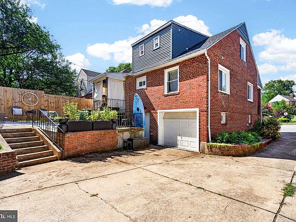5th image of 3806 Biddison Ln