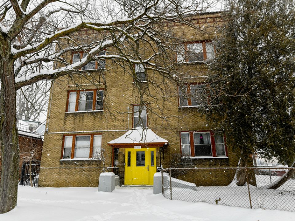 Building Photo 3