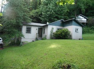 7586 Highlands Rd, Franklin, NC 28734