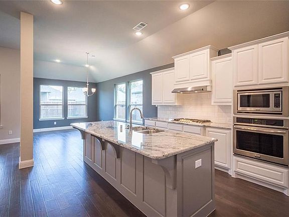 3rd image of 2317 Saratoga Dr