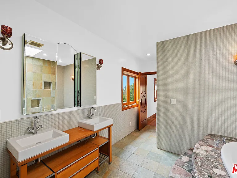 9033 Cresta Dr — Photo 32