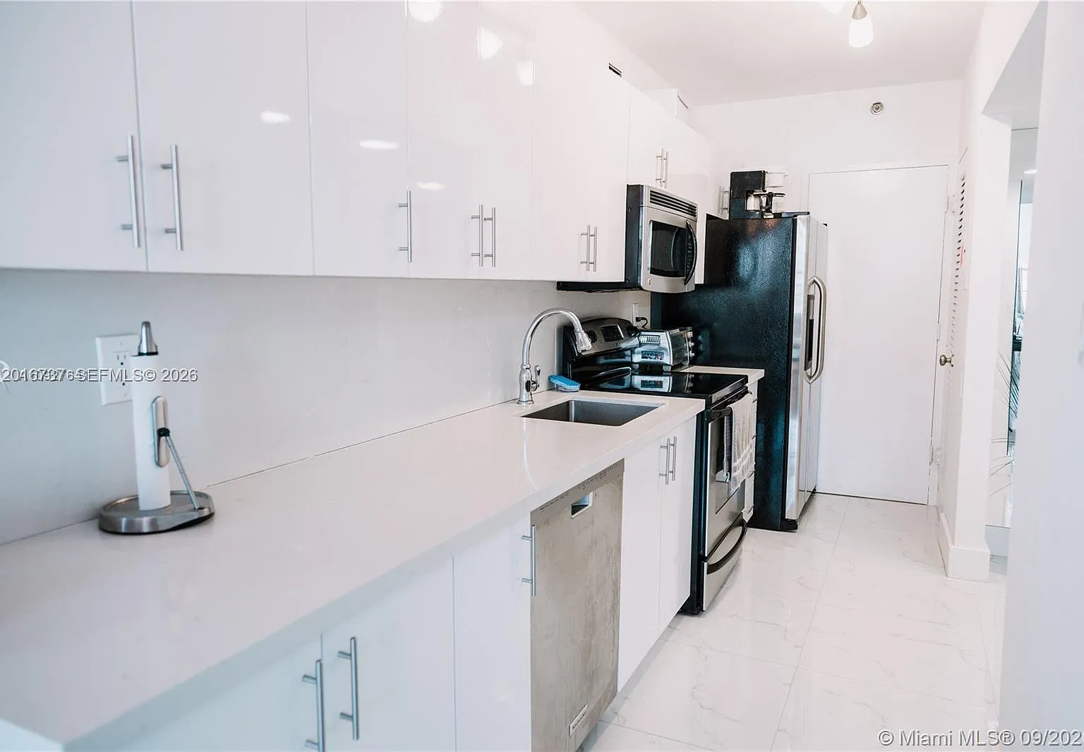 The Decoplage Condo — Photo 4