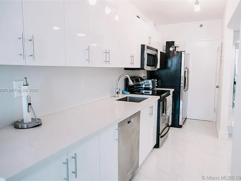 100 Lincoln Rd #1526 — Photo 4