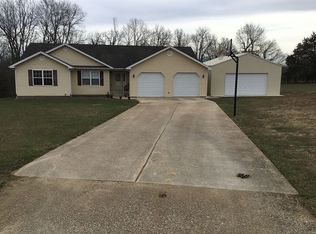 20620 Blackberry Ln, Crocker, MO 65452