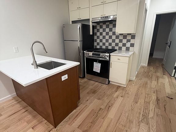2nd image of 15-17 Palisade Ave #6