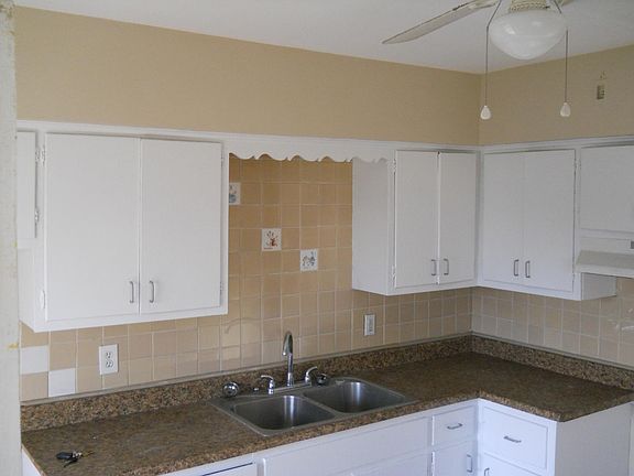 3rd image of 541 Martha Ave
