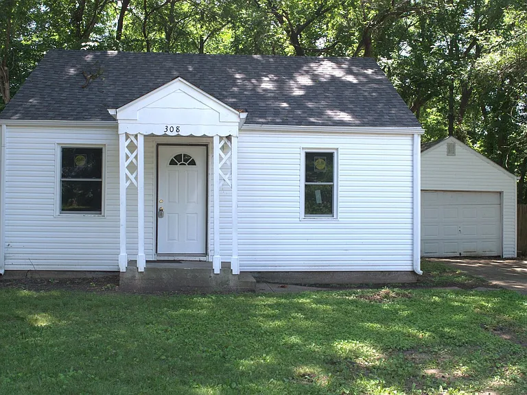 308 Benton St — Photo 1