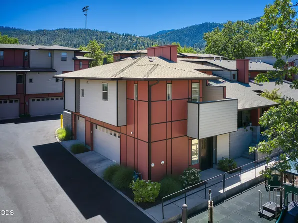 61 S Mountain Ave, Ashland, OR 97520