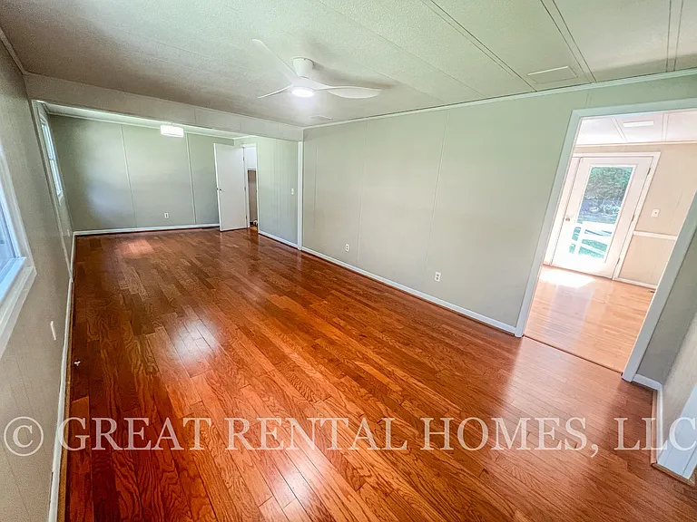 201 Chesterfield Pl — Photo 5