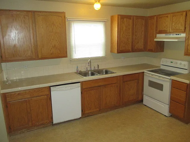 3928 S Tyler St — Photo 9