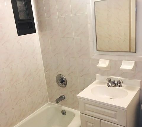 5th image of 235 E 88th St #3F