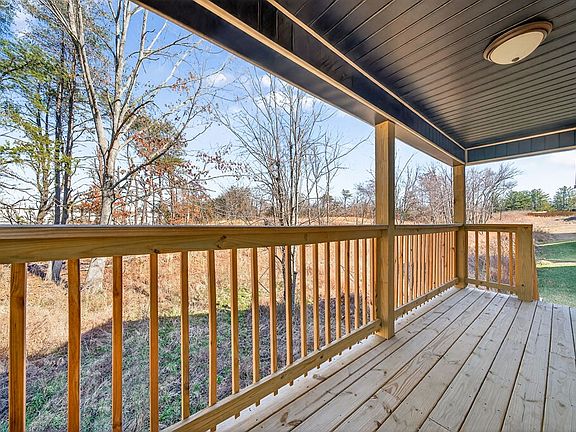 4th image of 158 Sky View Meadow Dr