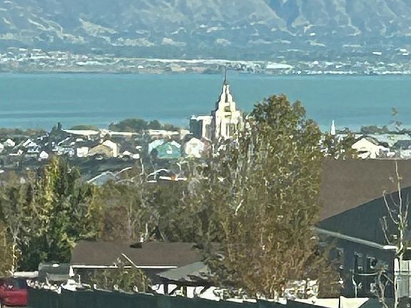 3rd image of 7253 N Skyview Ln