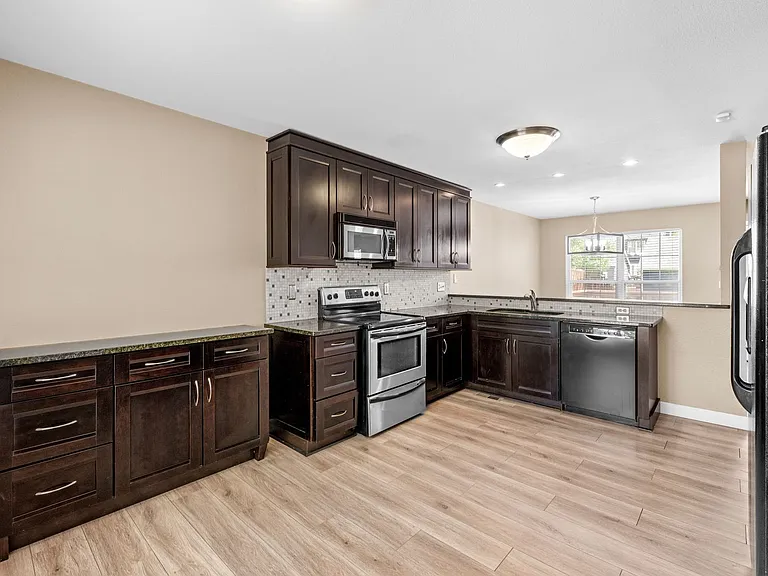 2700 Perry St — Photo 17
