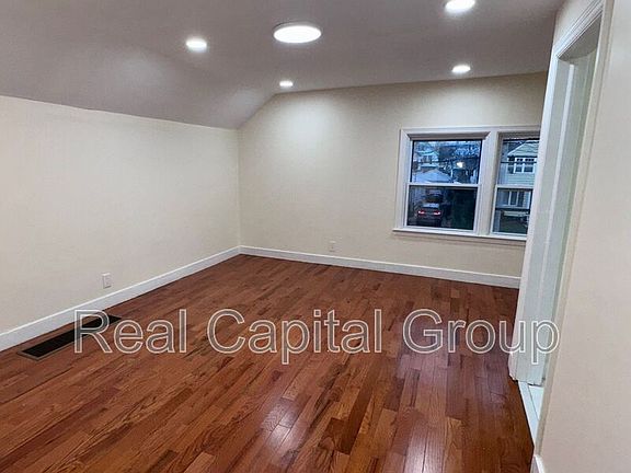4th image of 125 Wyoming Ave Unit 2