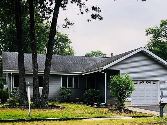 2nd image of 512 Lakeside Dr N