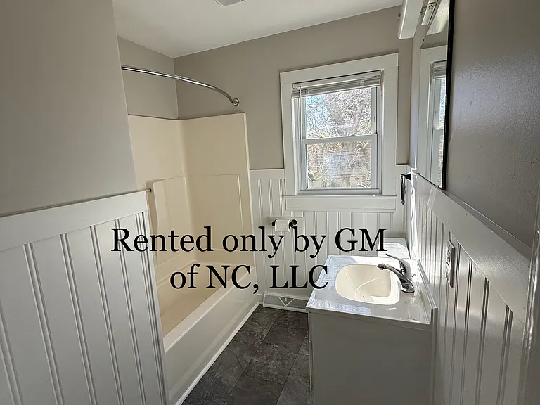 2806 Woodleigh St — Photo 8