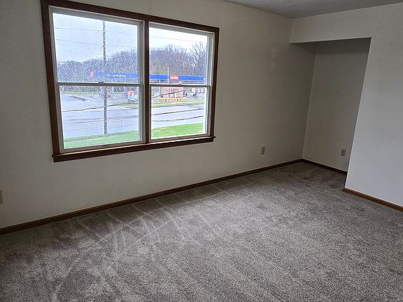 4th image of 2029 Lincoln Way E #D