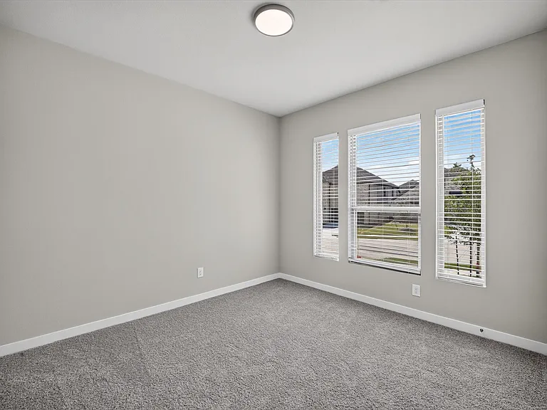 710 Summerberry Dr — Photo 8