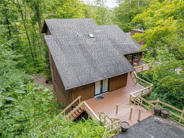 334 Lake Rd, Hidden Valley, PA 15502