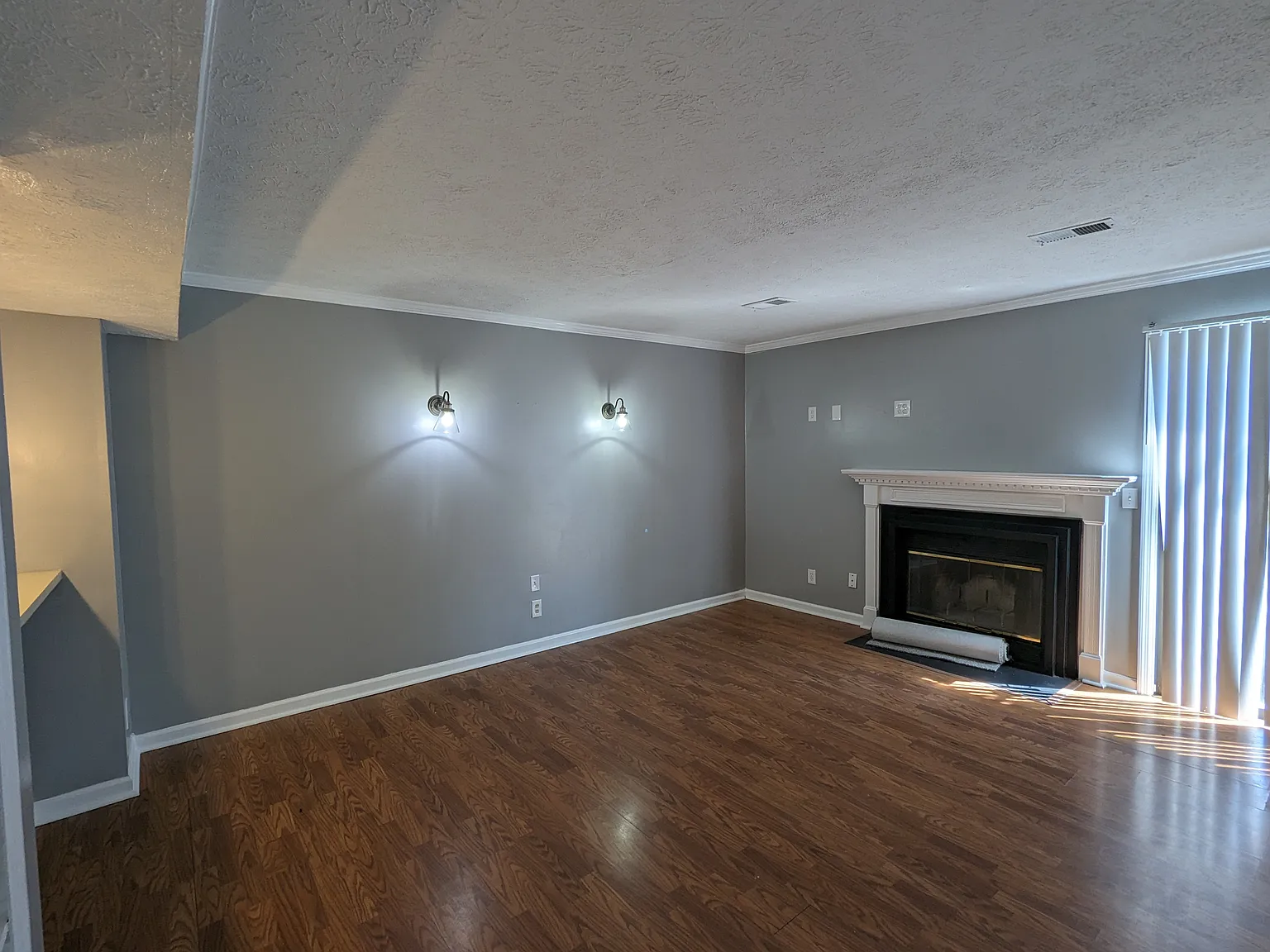 2 bed, 1.5 bath, 1092 sqft, $1,400 — Photo 3