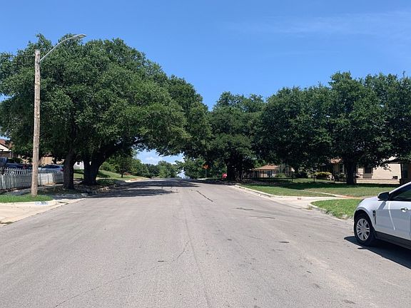 5th image of 3305 Meadowbrook Dr