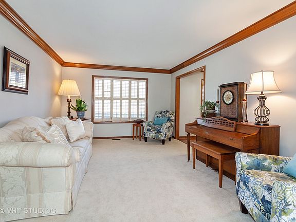 4th image of 456 Prairie Knoll Dr
