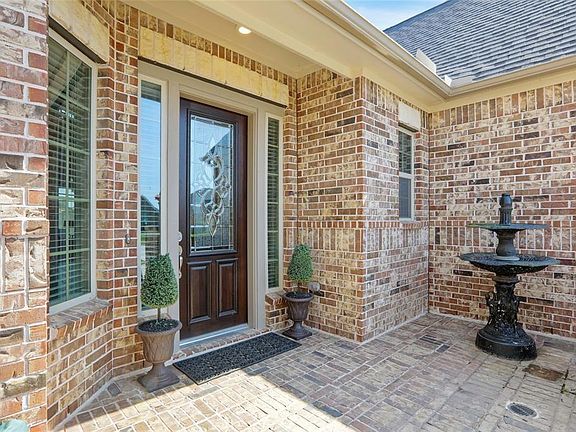 2nd image of 1815 Carriage Oaks Ln