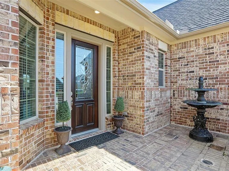 1815 Carriage Oaks Ln — Photo 2