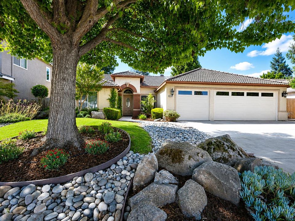 1st image of 2615 E Pryor Dr