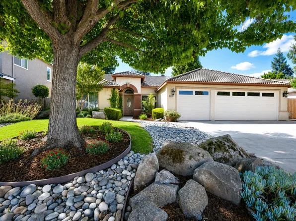 2615 E Pryor Dr, Fresno, CA 93720