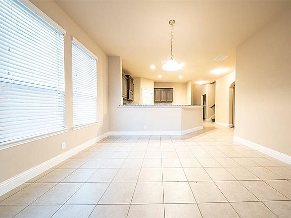 5th image of 3716 Walden Dr
