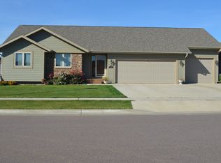 806 Rylee Way, Yankton, SD 57078