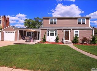 3323 1st St, Oceanside, NY 11572