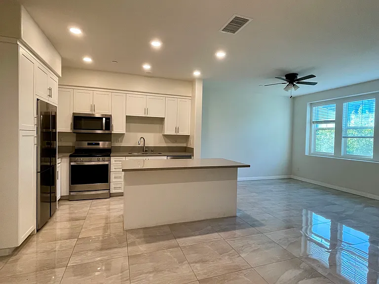 11760 Carriage Ln — Photo 4