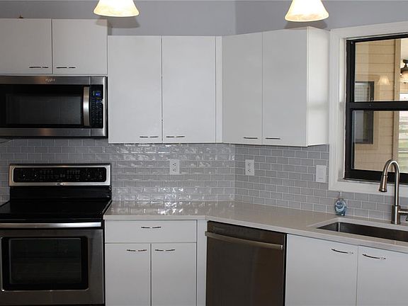 4th image of 8076 Glenbrooke Ln