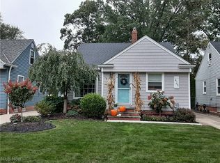 425 Huntmere Dr, Bay Village, OH 44140