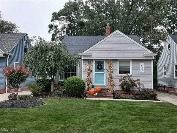 425 Huntmere Dr, Bay Village, OH 44140