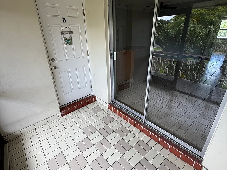 713 NE 8th St #8 — Photo 2