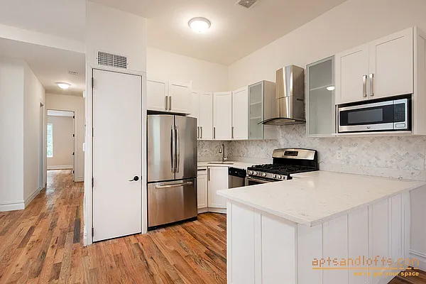 Rented by aptsandlofts.com | media 1