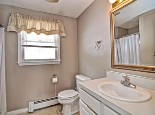 10 Oakwood Ter, Oxford, MA 01540