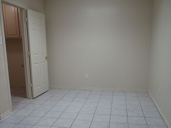 3rd image of 1812 Baylor Dr