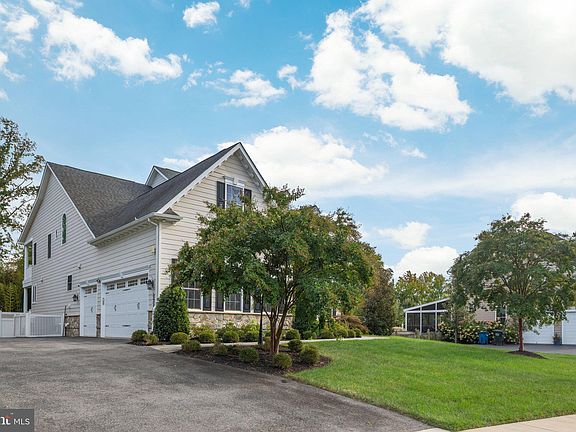 5th image of 9421 Ferry Landing Ct