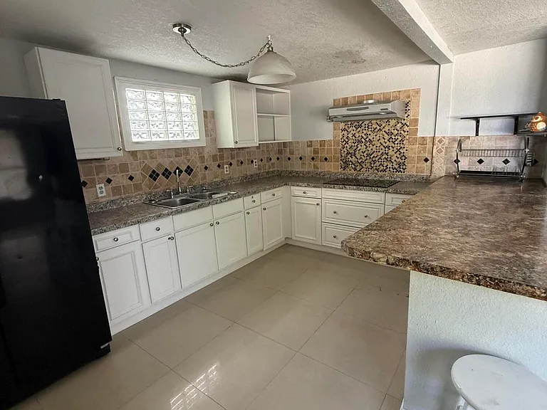 192 Caroline Dr — Photo 2