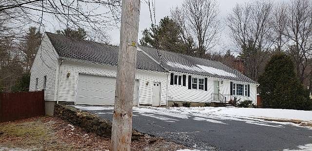 2nd image of 40 Orchard Ln