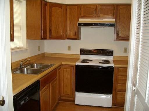 4th image of 21A Brandon Hall Dr
