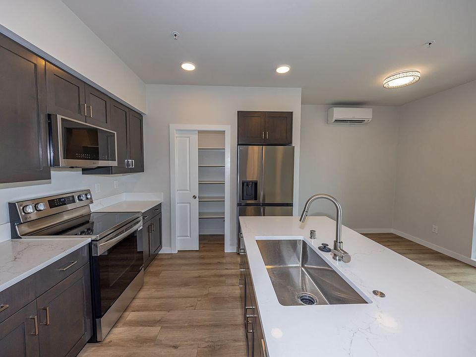 1st image of 1901 E 11th St #103