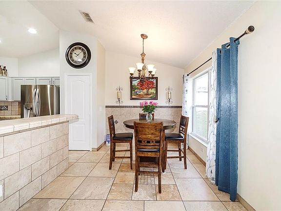 4th image of 1328 Laurel Hill Dr
