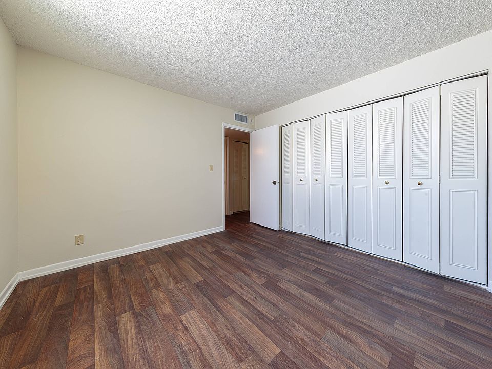 Sunset Palms | Bedroom with Large Close
