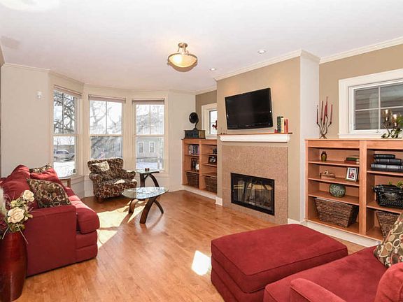 3rd image of 126 W Reservoir Ave #105